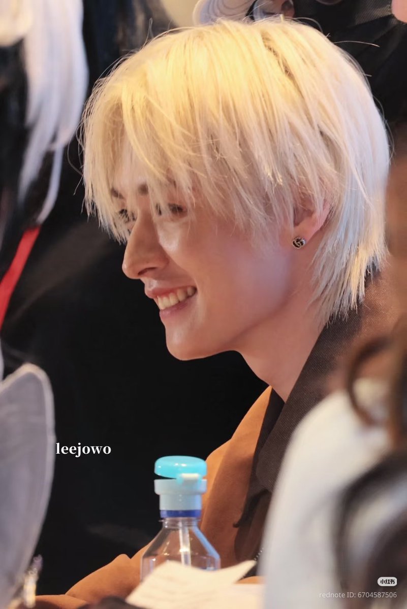 userlinoring's tweet photo. prettiest smile and the prettiest side profile... https://t.co/QhvHjjzafw