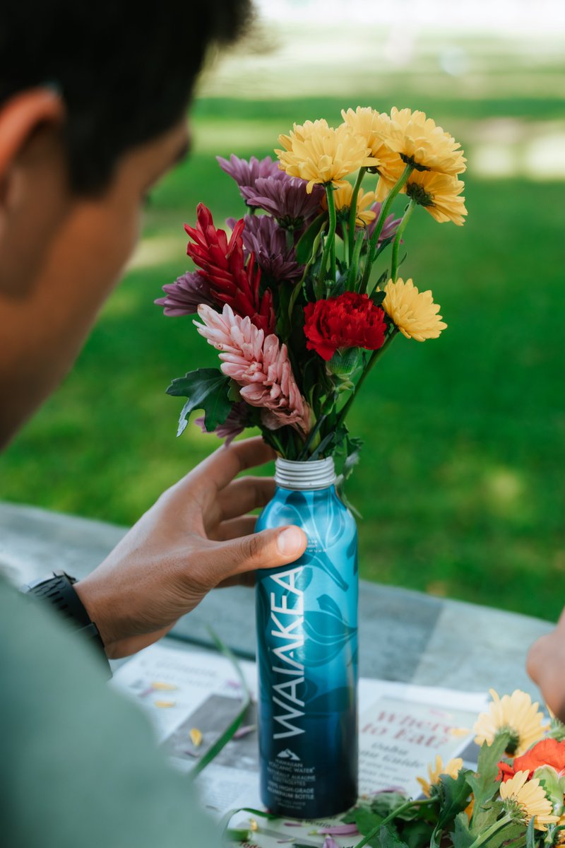 waiakea's tweet photo. The best kind of love?  The kind that keeps you blooming 💐 😍
https://t.co/8mB6FOJ5HN 

#drinkwaiakea #waiakeawater #ValentinesDay https://t.co/SbdVLmgjtc