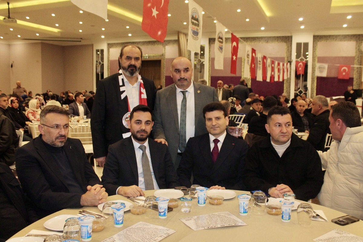 nurettin_yiyit's tweet photo. KAS-DER Sancaktepe Şubesi tarafından düzenlenen Banduma Gecesi programında Kastamonulu hemşehrilerimizle bir araya geldik. #kasdergenelmerkez #banduma #sancaktepe https://t.co/frloZdaZkW