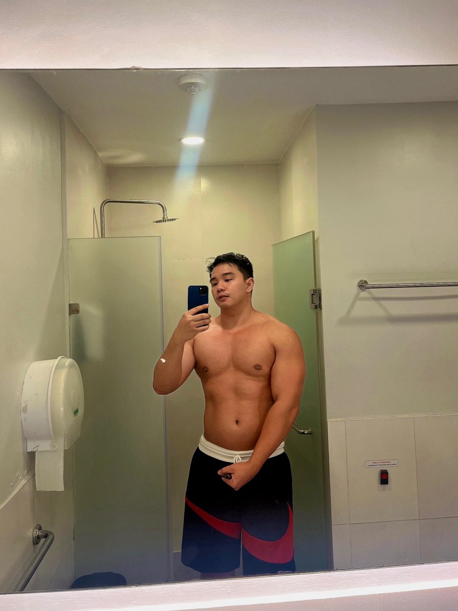 _xjmacx's tweet photo. my 1st ab workout, cramps are the worst ! https://t.co/q0WiMSOOmg
