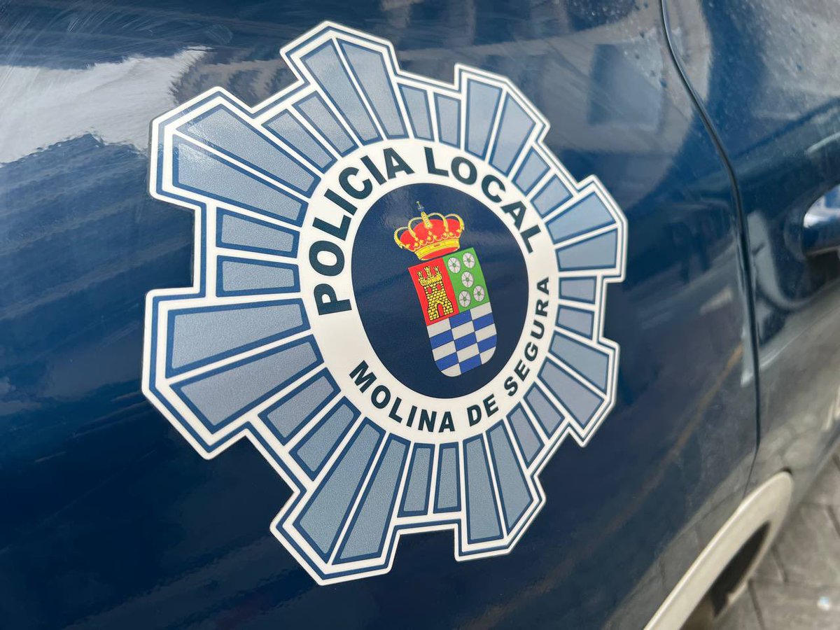 Nuestros agentes realizaron anoche una inspección sorpresa en un local del polígono la Estrella, resultando detenida una persona que se encontraba en situación de búsqueda y captura, extendiendo denuncias por tenencia de arma blanca, aportar datos falsos, y tenencia de drogas.