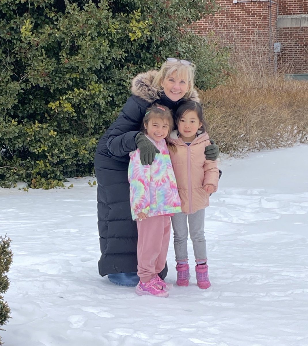 LIS4Gifted's tweet photo. Enjoying Winter Vacation! 📷📷

We hope our students and families are relaxing, recharging, and making special winter memories. See you soon, refreshed and ready for more learning ahead!
#lisgpride #WinterVacation #SchoolBreak #RestRecharge #FamilyTime https://t.co/yFCsDY12kA