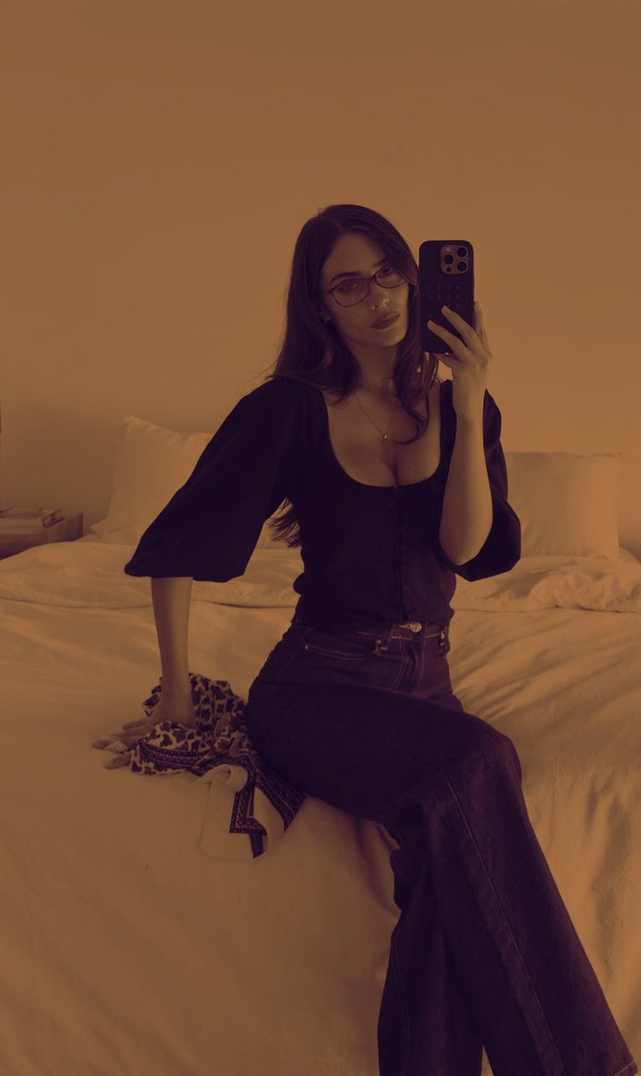 𝐜𝐥𝐚𝐢𝐫𝐞 𝐰𝐨𝐨𝐝𝐡𝐨𝐮𝐬𝐞. tweet media