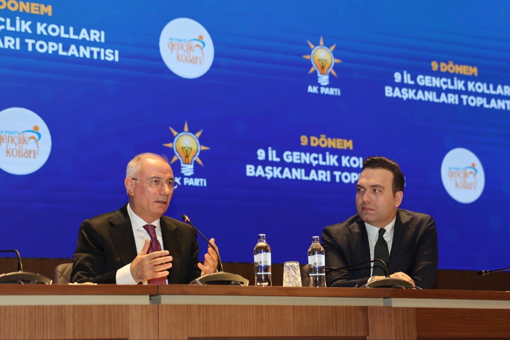 FatihAydemir45's tweet photo. Genel Başkan Vekilimiz Sayın @efkanala’nın katılımları ve Gençlik Kolları Başkanımız Sayın @avyusufibis’in başkanlığında İl Gençlik Kolları Başkanları Toplantımızı gerçekleştirdik.

Mübarek Ramazan ayının manevi iklimini tüm üniversitelerimizde yaşatacak çalışmalarımızı sunumumuzda paylaştık.

On bir ayın sultanını kampüs kampüs aynı heyecanla karşılıyoruz.