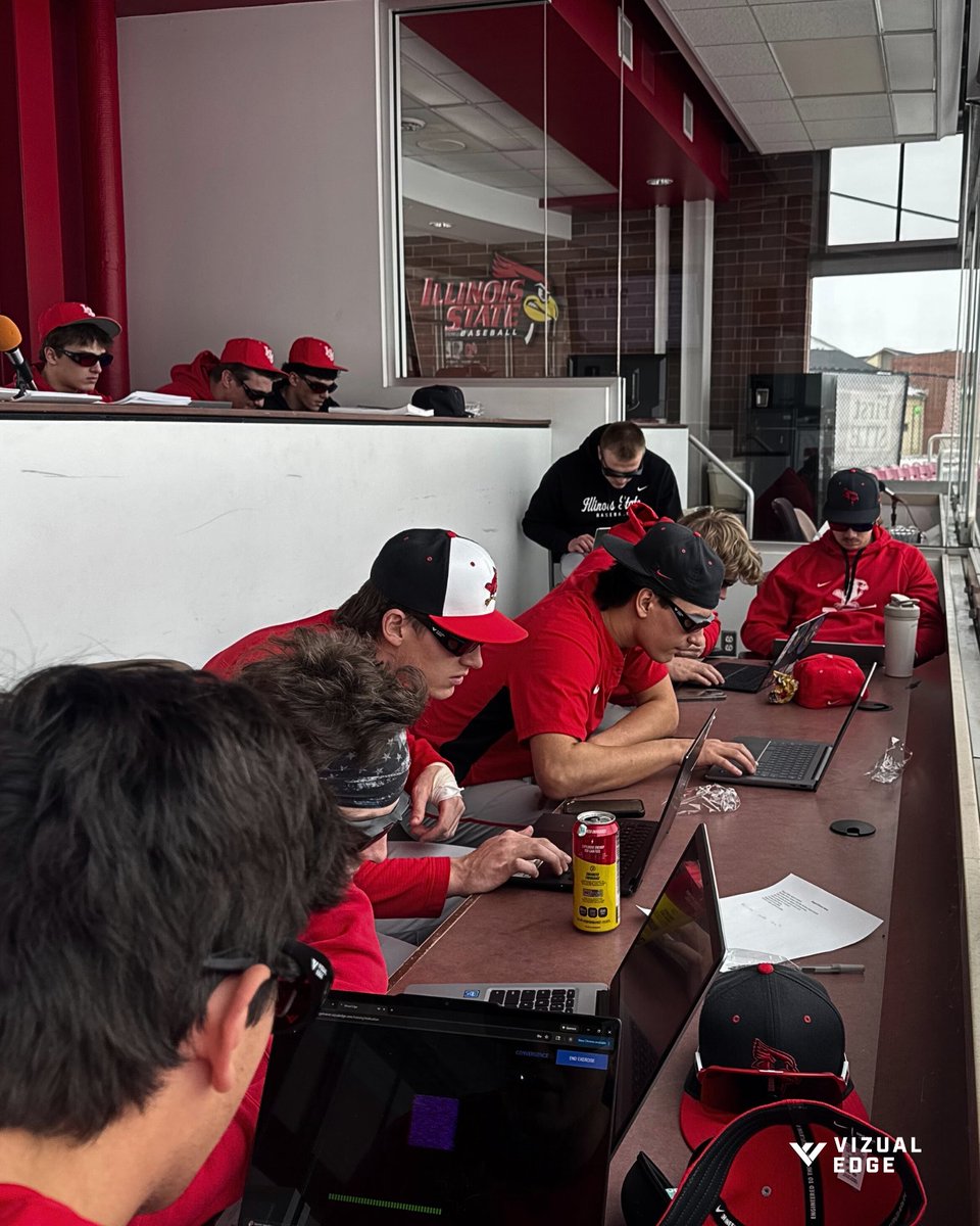 VizualEdge's tweet image. Great teams like Illinois State Baseball train with Vizual Edge to prepare athletes for what the game actually demands: faster reads, sharper reactions, and smarter decisions under pressure.

#Coaching #Coach #VisionTraining #AthleticTraining #AthleticPerformance
