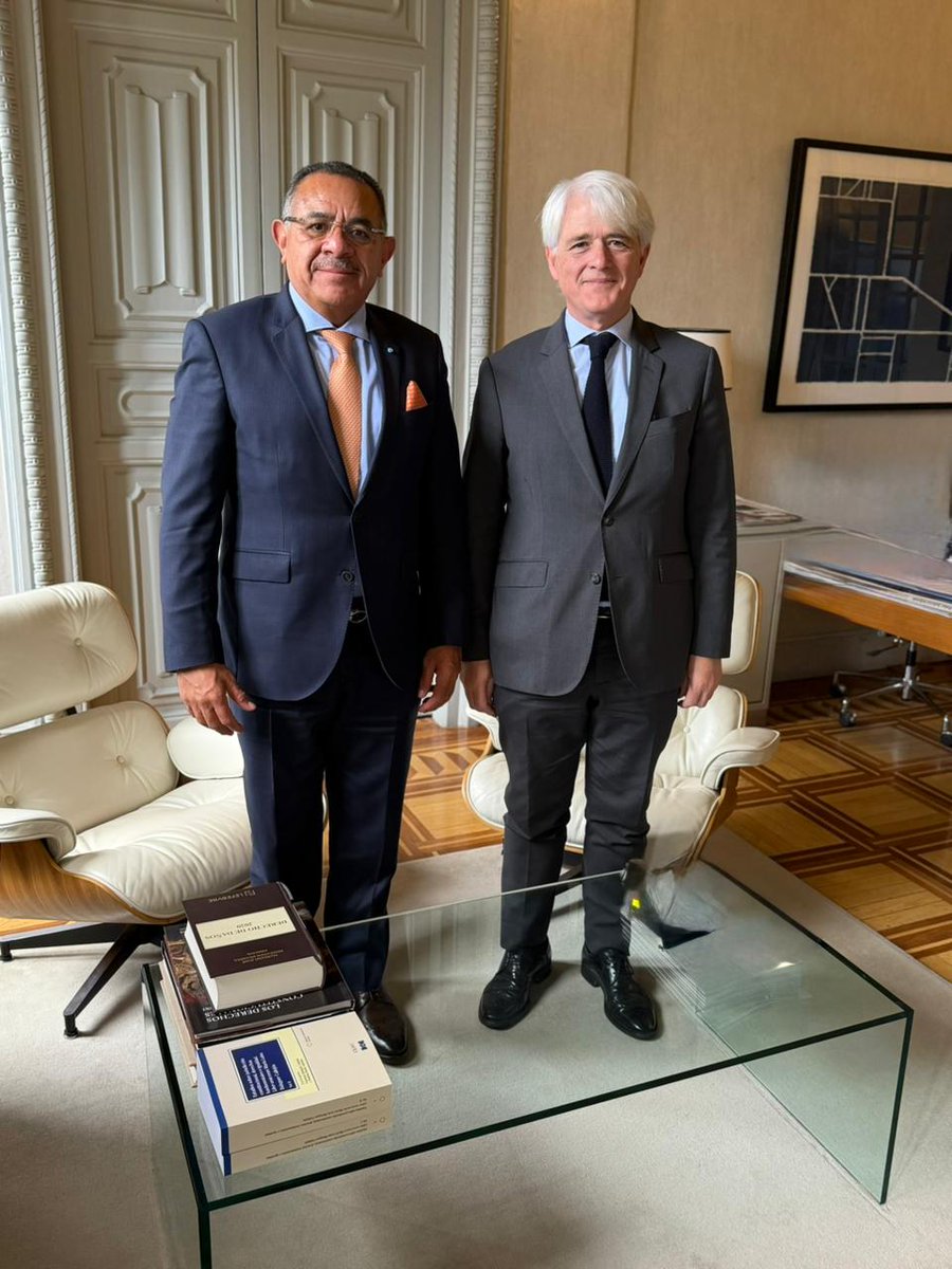 Colegio de Abogados tweet media