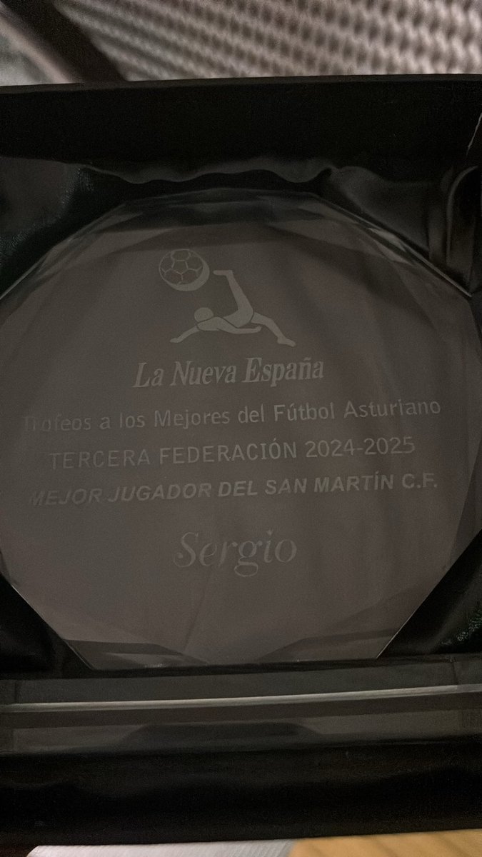 SERGLEZ4's tweet photo. Premio en @lanuevaespana como mejor jugador del @sanmartinei temporada 24/25⚽️🔋 https://t.co/juv72QeSHL