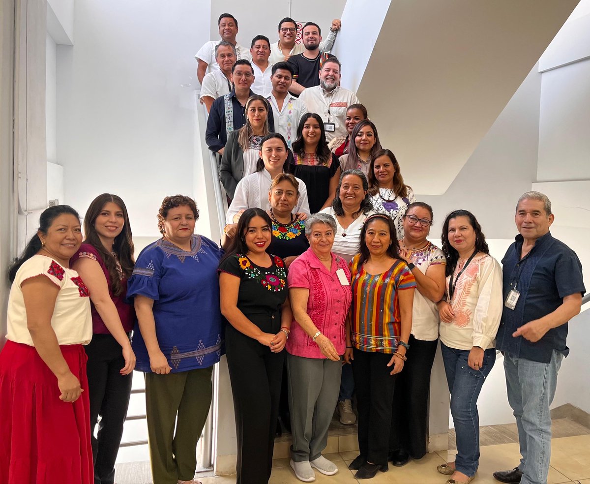 Un miércoles más de chiapanequidad en la ASE Chiapas, portando con orgullo prendas artesanales de nuestro estado.

#Miércoles #Chiapanequidad #ASEChiapas