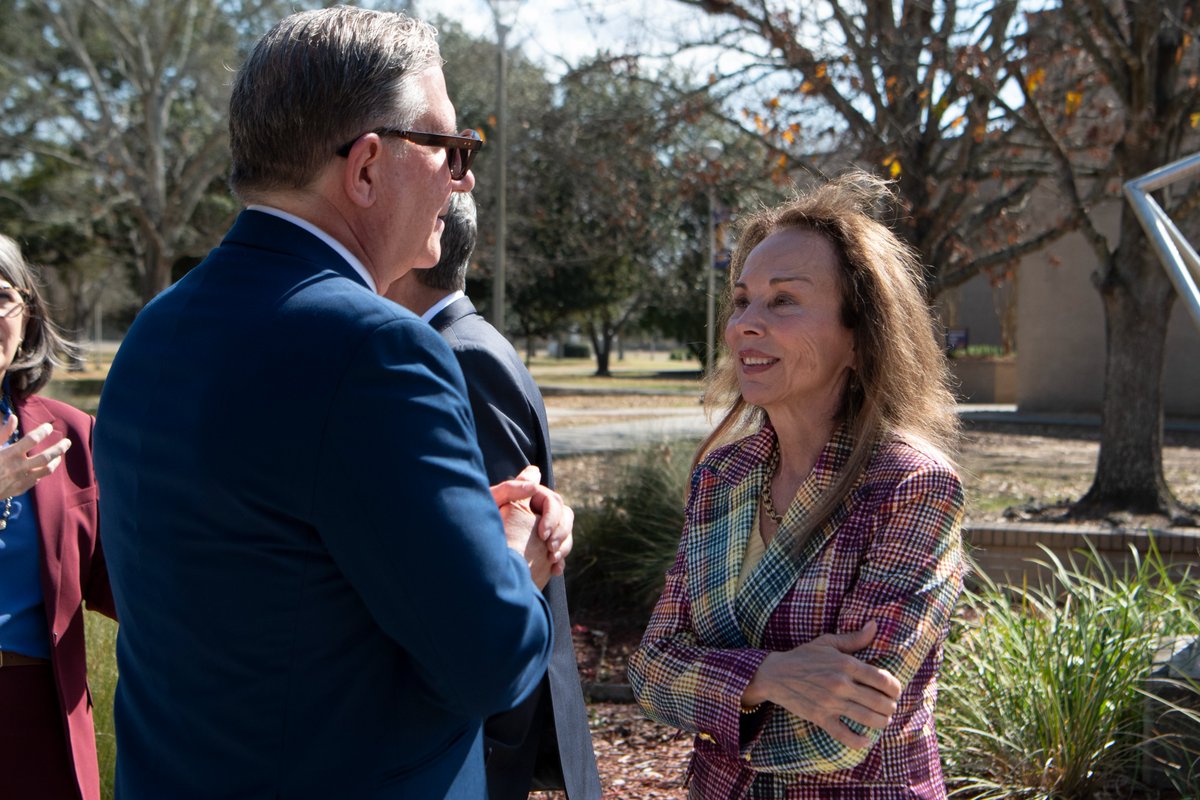 LSU Eunice hosted the official ribbon cutting today for LFT Fiber's completion of its fiber network in the Eunice area.  We are so excited for what this high-speed connectivity can bring to our community and will continue to work with partners to bring the best to Eunice.