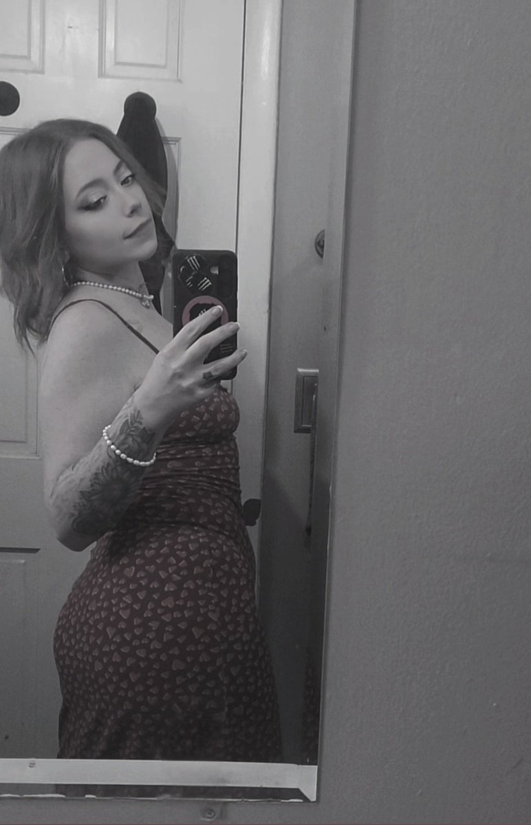 JamieJewell99's tweet photo. B&amp;W 🖤🔥

#OnlyFans #MILF #amateur #titties #wlw #bisexual #ffm #fm4f #fatpussy #thick #prettyeyes #NSFW https://t.co/hnZACYwzgx