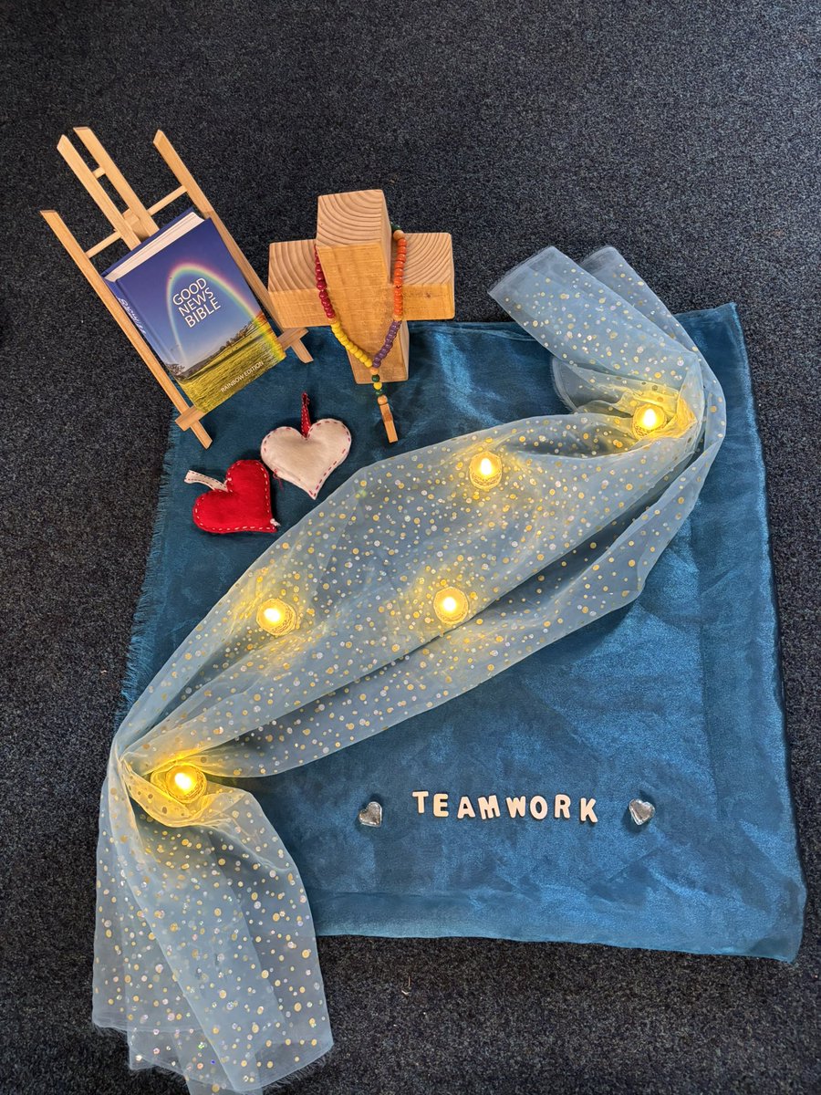 StEdwards_C2's tweet photo. Staff gathered in prayer today before our staff meeting, taking time to reflect on one of our core values — Teamwork. 💛
Together we continue to Love, Serve, Learn, supporting one another as we grow as a community. #StEdwards #Teamwork #LoveServeLearn https://t.co/3Qq87dDfE4