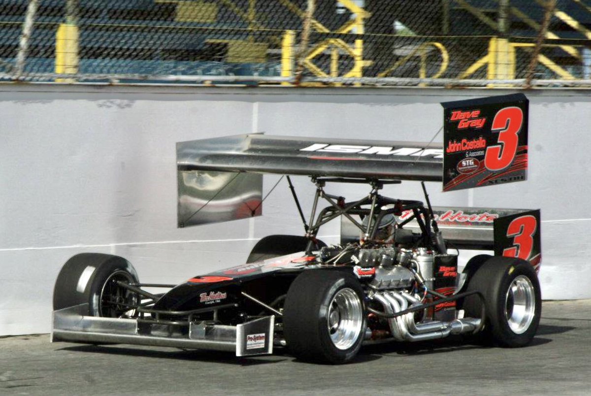 OswegoSpeedway's tweet image. 𝗪𝗜𝗡𝗚𝗘𝗗 𝗪𝗘𝗗𝗡𝗘𝗦𝗗𝗔𝗬 𝗧𝗛𝗥𝗢𝗪𝗕𝗔𝗖𝗞 – No. 3 Doug Didero – 2009. 

#WingedWednesday | #SteelPalace | #Supermodifieds | #ISMAMSSupers

📸 Bob Clark
