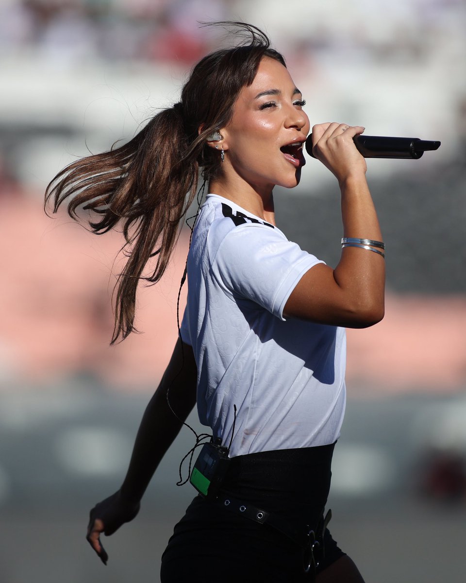 ColoColoFem's tweet photo. 𝐓𝐎𝐃𝐎 𝐋𝐎 𝐐𝐔𝐄 𝐓𝐔́ 𝐌𝐄 𝐏𝐈𝐃𝐀𝐒 🤟🏻🤍🖤

Princesa Alba fue ovacionada por la hinchada del Cacique tras su show en el Monumental por la Noche Alba Solidaria 👏🏻

#FuerzaBioBío
#NocheAlbaSolidaria https://t.co/u43IWK3rLI