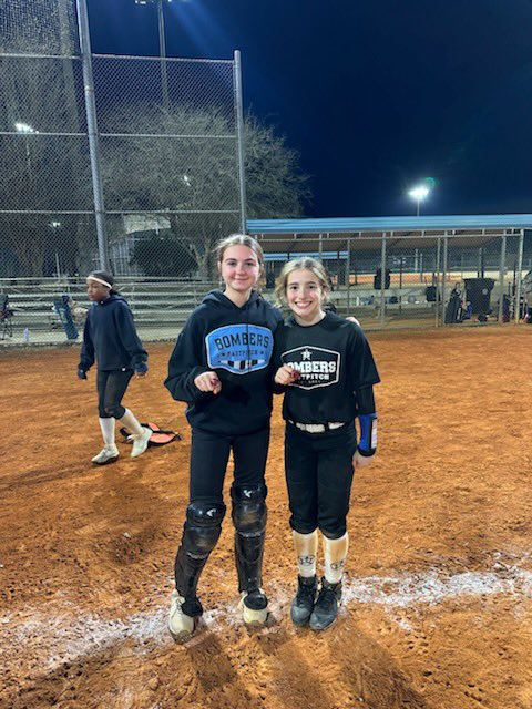 LynnleyHajec00's tweet photo. So glad to be back at the ball fields and playing, even if it was just one weekend. Had a good day pitching and an even better day at the plate, getting six hits and leading the team in batting average. Cant wait to be back at it! https://t.co/58JuVJXO6h