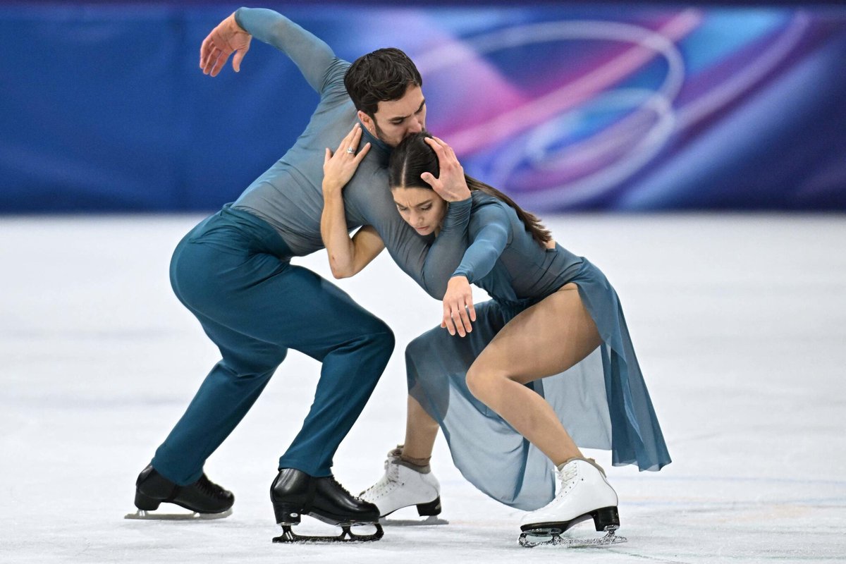leparisien2024's tweet photo. JO d’hiver 2026 : après une sublime prestation, Laurence Fournier Beaudry et Guillaume Cizeron médaillés d’or en danse sur glace
➡️ https://t.co/uCum7mIJNk https://t.co/7gJq1qVojY
