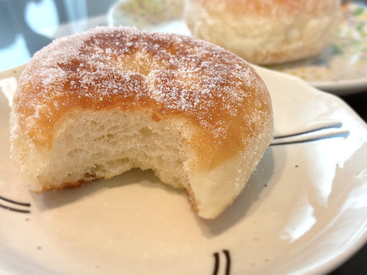 moca308's tweet image. 昨日は入学の書類を書きつつ合間にドーナツ作り。
ふわふわに仕上がったのでヨシ。

#ドーナツ#パン作り #donut