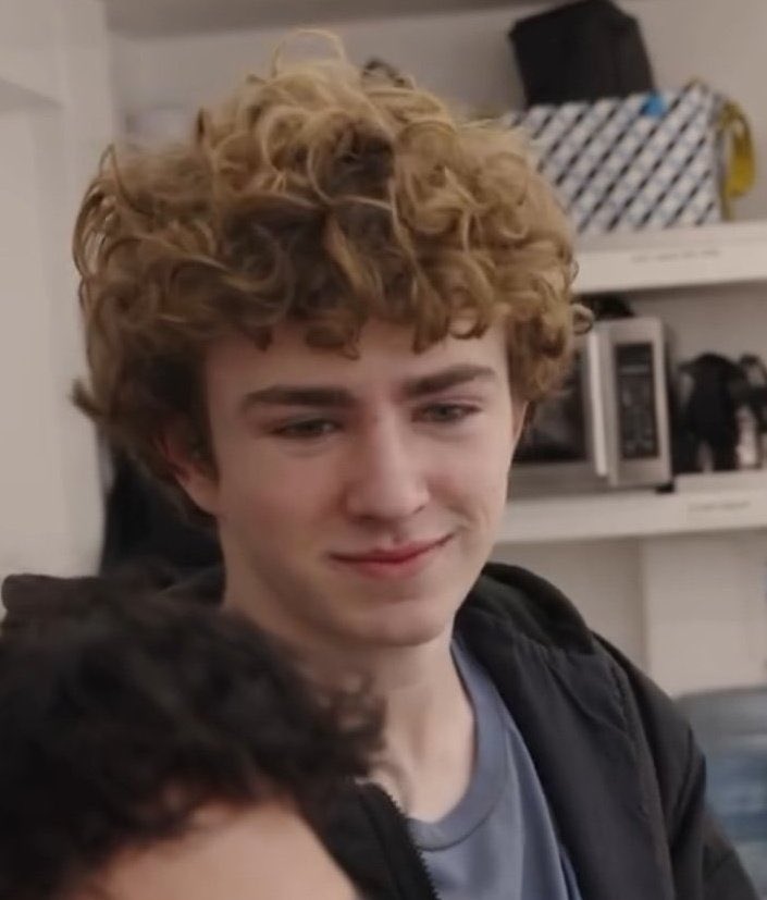 threw that wig in the air and ran under it