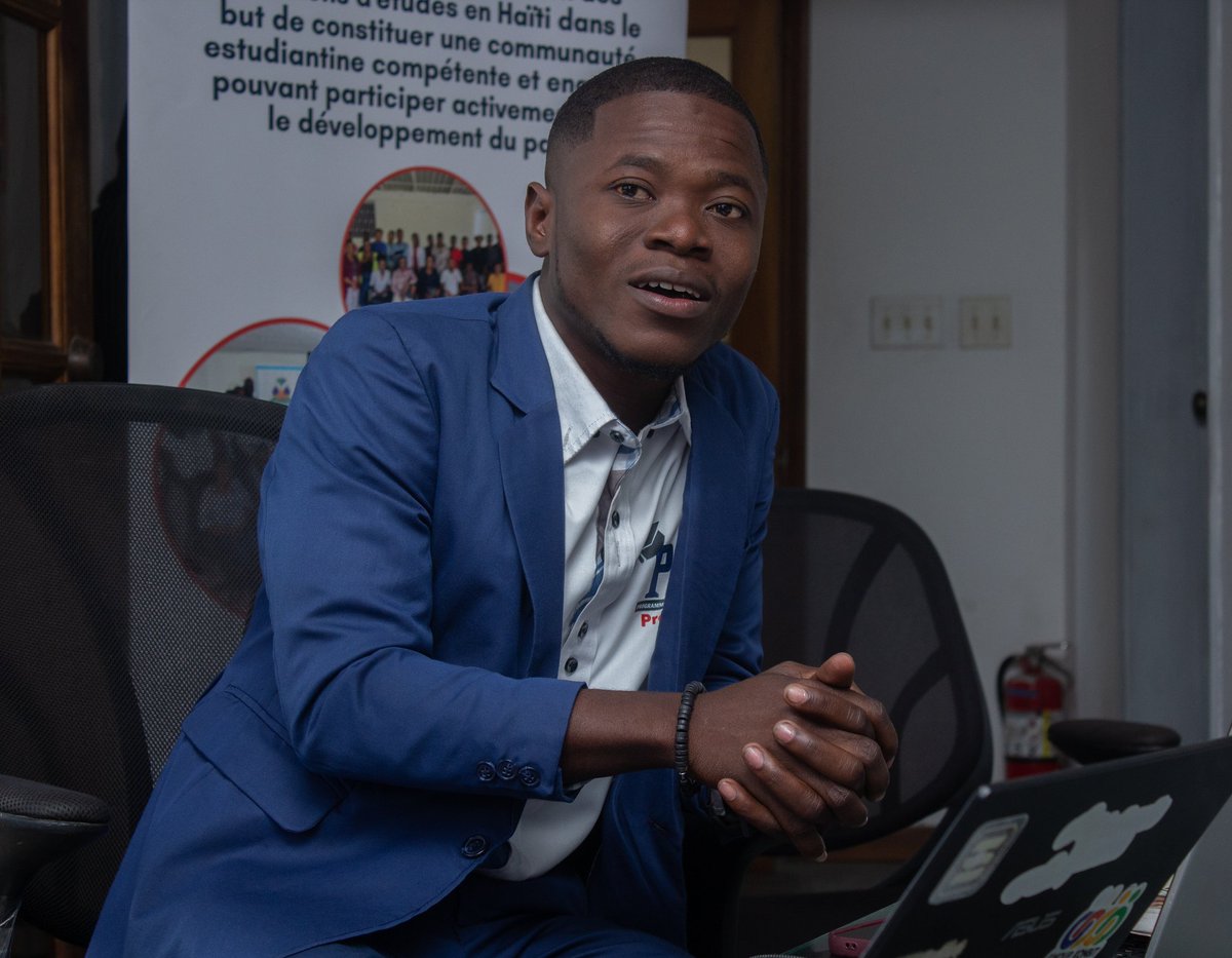 PierreMarcBAPT1's tweet photo. 🎤 Le changement passera par l'engagement et le leadership des jeunes honnêtes ! 🇭🇹 Ravi d'avoir coordonné ce projet à Delmas et d'être intervenu sur le leadership en contexte électoral samedi 24 janvier dernier . Bravo à tous les participants !👏🗳️ #Citoyenneté #Leadership #OSEJ https://t.co/u3nLorseOI