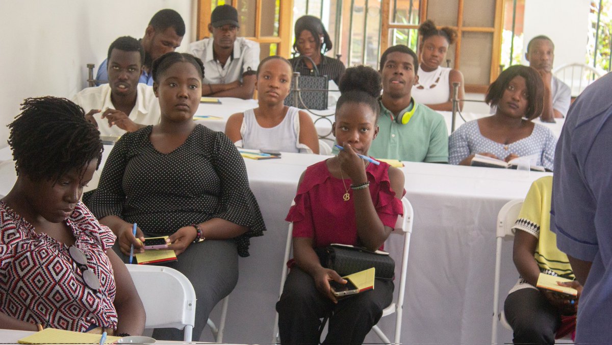 PierreMarcBAPT1's tweet photo. 🎤 Le changement passera par l'engagement et le leadership des jeunes honnêtes ! 🇭🇹 Ravi d'avoir coordonné ce projet à Delmas et d'être intervenu sur le leadership en contexte électoral samedi 24 janvier dernier . Bravo à tous les participants !👏🗳️ #Citoyenneté #Leadership #OSEJ https://t.co/u3nLorseOI
