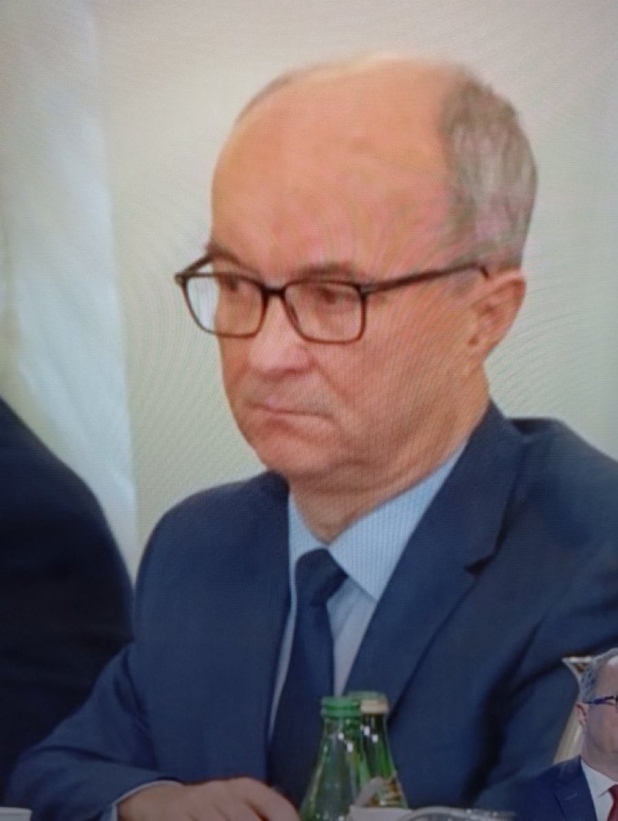 JAK MYŚLICIE CZY MARSZAŁEK CZ . POWINIEN PODAĆ SIĘ DO DYMISJI ?????????????????  TAK czy NIE ?????