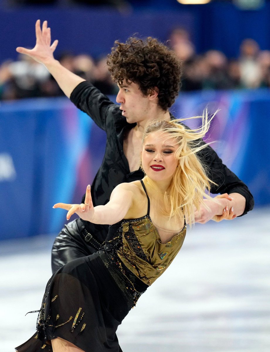 Una final de danza para recordar. 

Con Olivia Smart y Tim Dieck en el top-10, con su mejor puntuación de siempre.

Y con Sofía Val y Asaf Kazimov confirmando el espectacular presente del patinaje sobre hielo español.

Gracias a los cuatro por ser ejemplo.
