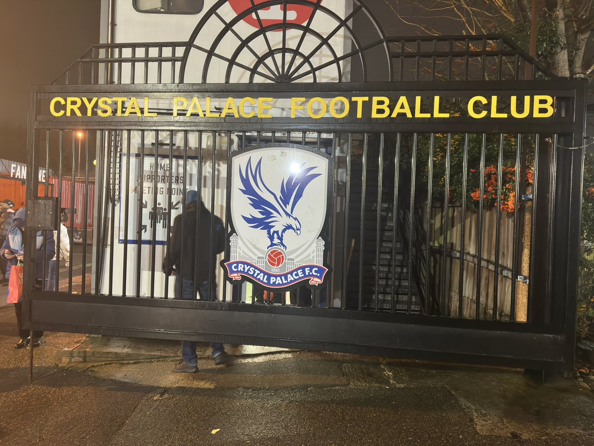 LiamT1995's tweet photo. GET IN THERE BURNLEY! 🟣🩵🔥 #twitterclarets @BurnleyOfficial 

We deserve that! 👏🏻 

Crystal Palace (a) https://t.co/5xcdDGMCbd