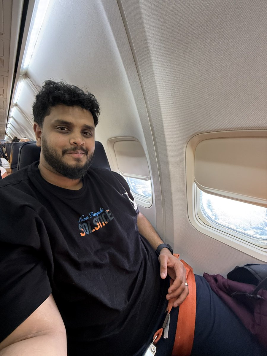 Saajidn's tweet photo. Thank you @Ryanair for giving me two windows in my seat 😅 #RyanAir https://t.co/DyLq9aUlwe
