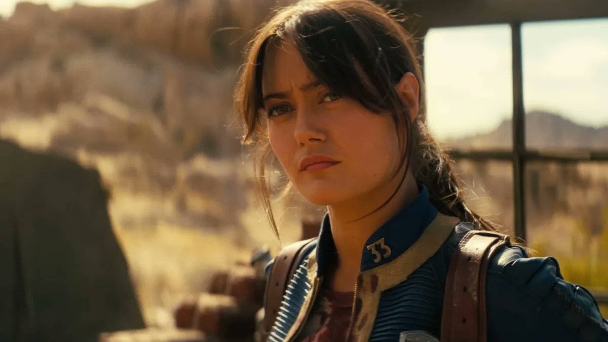 “It never stops burning… my skin. Every day, I have to unwind the bandages and replace them with fresh ones. Exposing my body to the air is like living through it again… but it is better to be clean than comfortable.”

“…Erm… okay…”