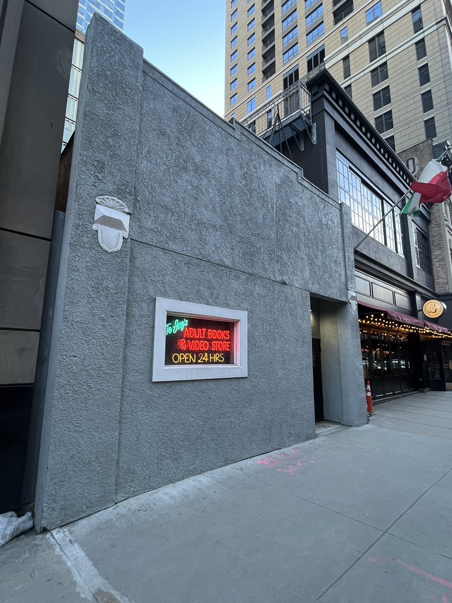 Remember to support Chicago’s legacy small businesses this Valentine’s Day weekend!