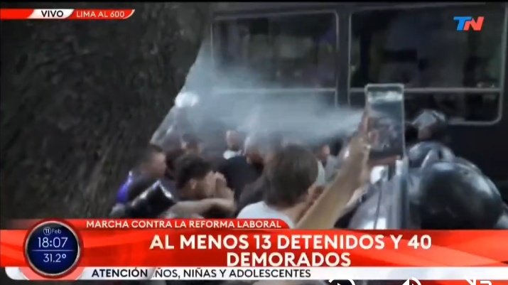 <a href="/ElTrumpista/">El Trumpista</a> el momento justo en que el mugriento salió corriendo jsjdjd