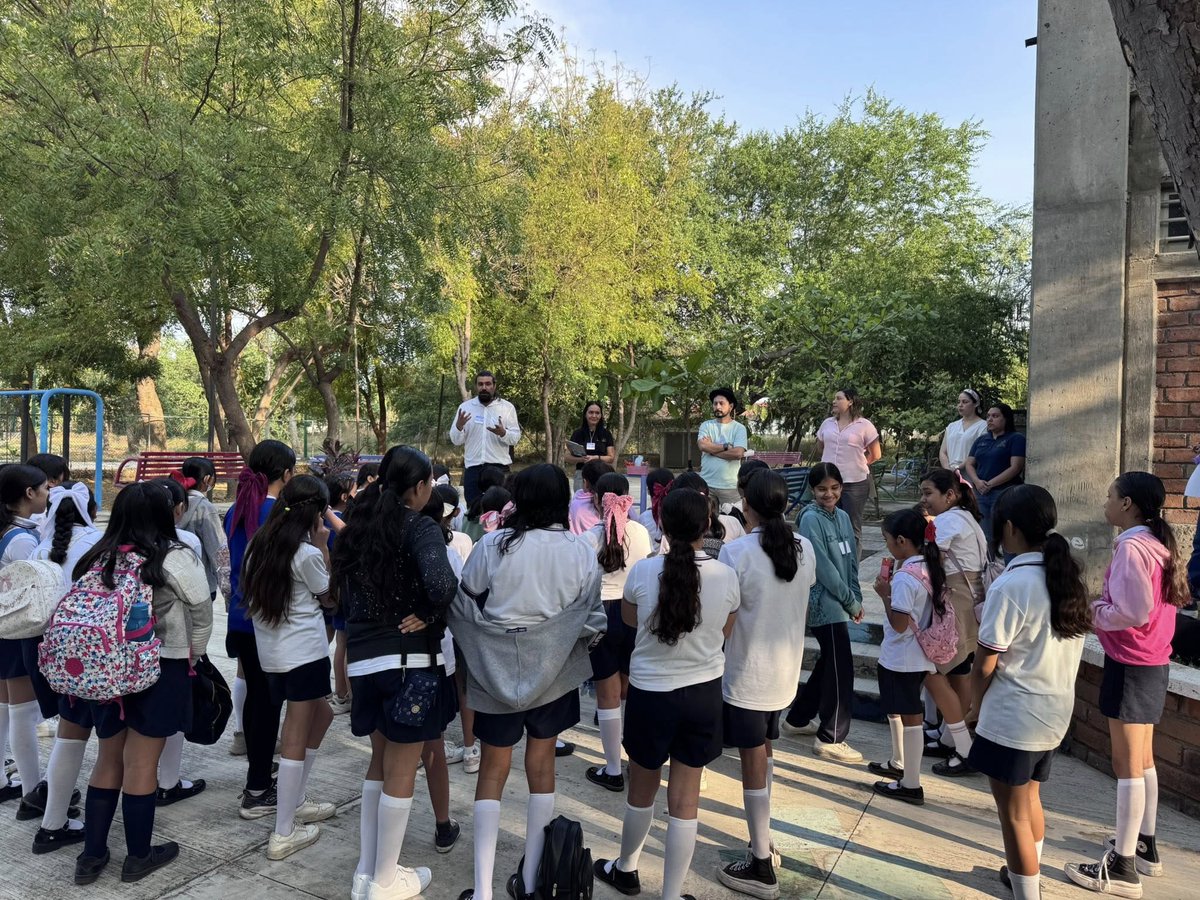 IMADESCOL's tweet photo. 🔬🌿 Hoy sembramos algo más que conocimiento… sembramos sueños.
En la Fábrica de Innovaciones del Tívoli, compartimos con niñas de la primaria Emiliano Zapata un taller de tinturas ecológicas 🌱
Su curiosidad nos recuerda que el futuro es verde… y también es de ellas. 💚✨ https://t.co/8GZTYnTBSb