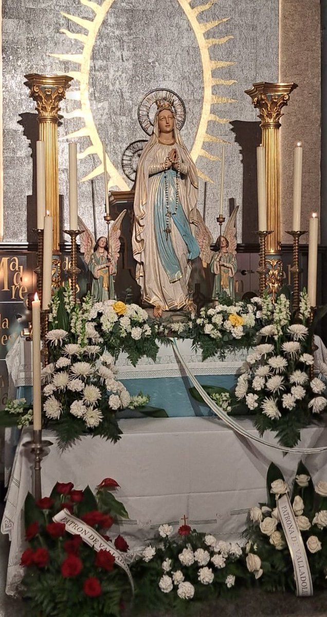En la tarde de hoy hemos acompañado en el día de su festividad a los hermanos de la Real Archicofradía de Nuestra Señora de Lourdes.

Agradecemos de corazón el trato recibido.

#pilar26
