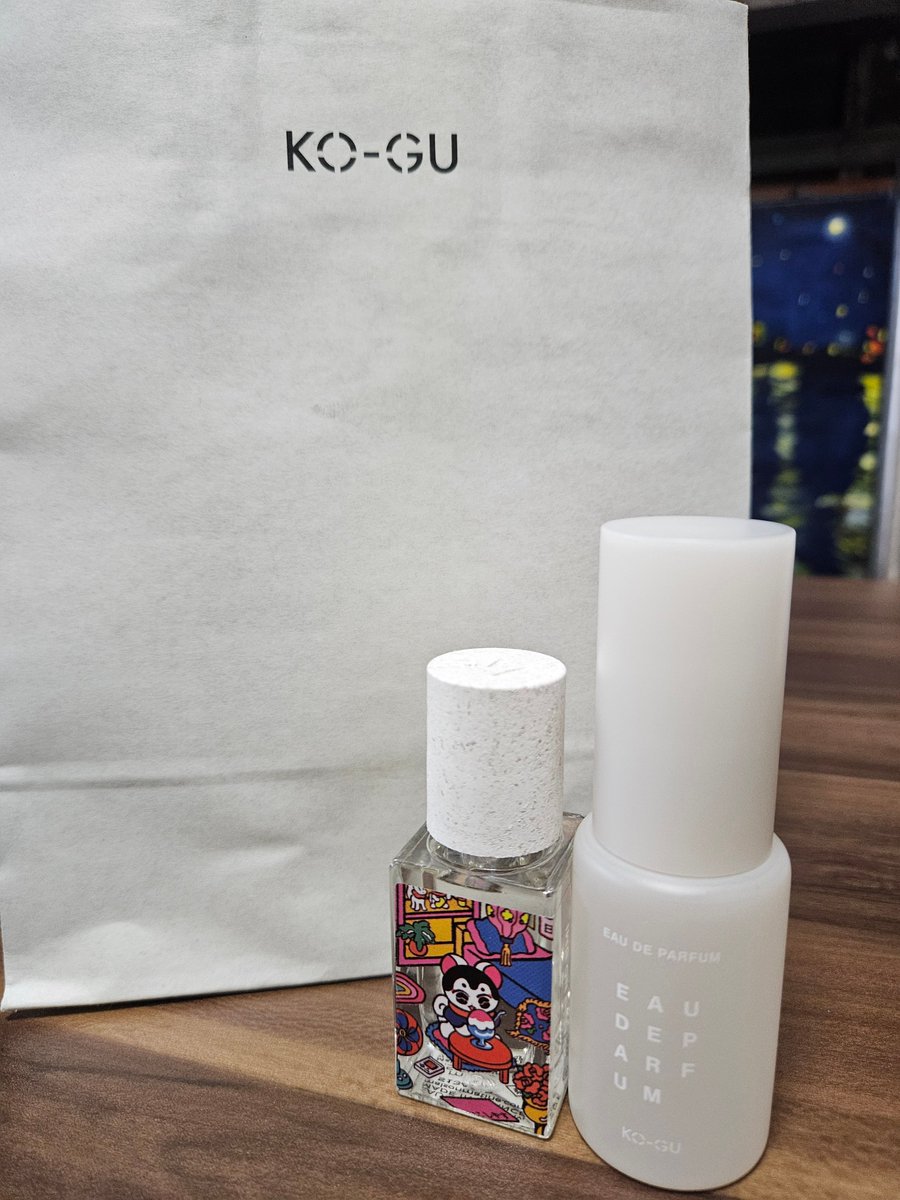 kapuyann's tweet photo. いつもいい匂いの友人が教えてくれたお店で香水を買いました。

好きな匂いも選び方も決め方も何も分からない状態から、店員さんと私の好みを探り探り見つけたこの組み合わせ。いい匂いすぎてつけてるだけでご機嫌になれる。また今度他の子もお迎えしたい。
《あらしのうみ × イランイラン》
#ko_gu https://t.co/fcSSACDabi