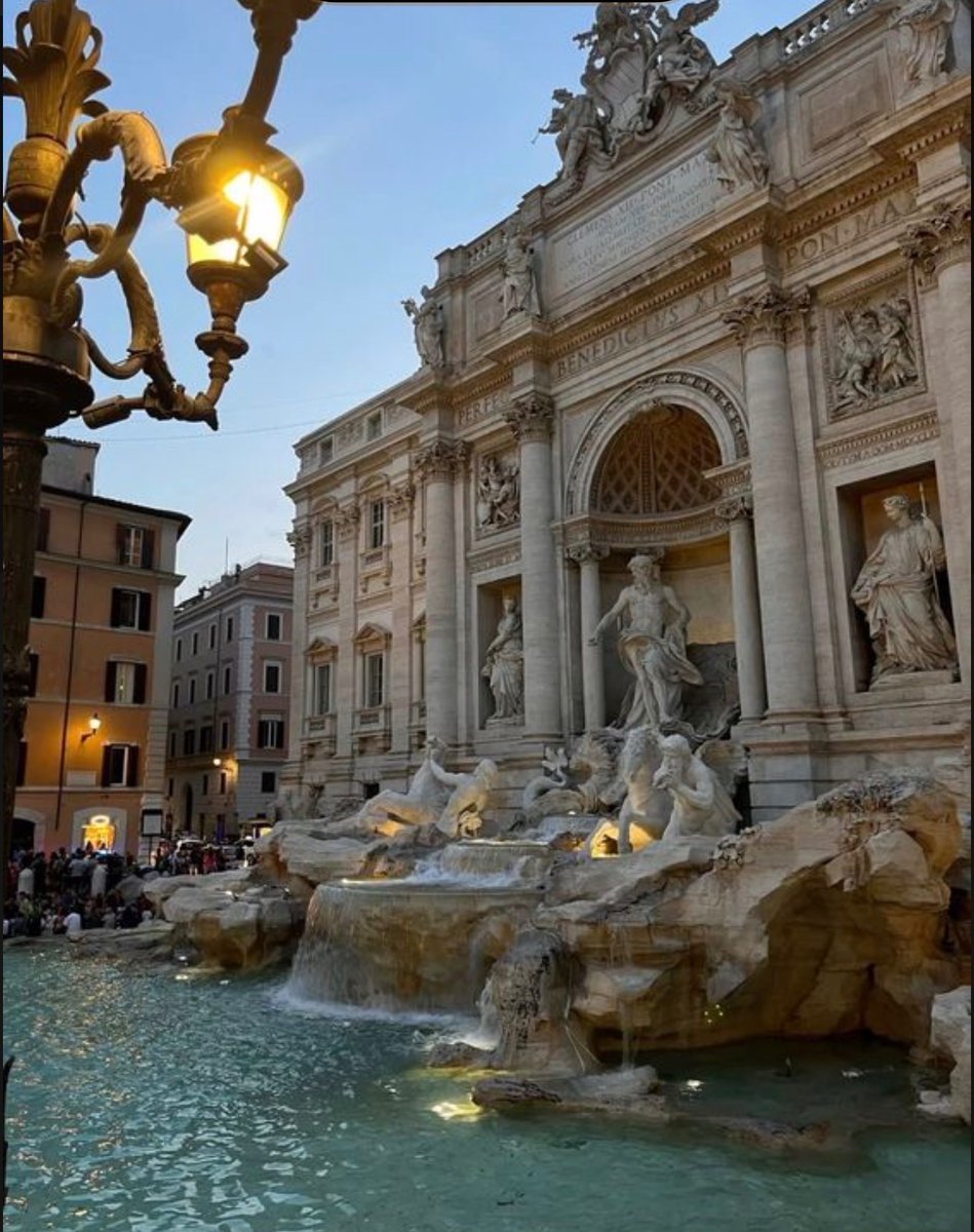 Paris, France 🇫🇷               Rome, Italy 🇮🇹