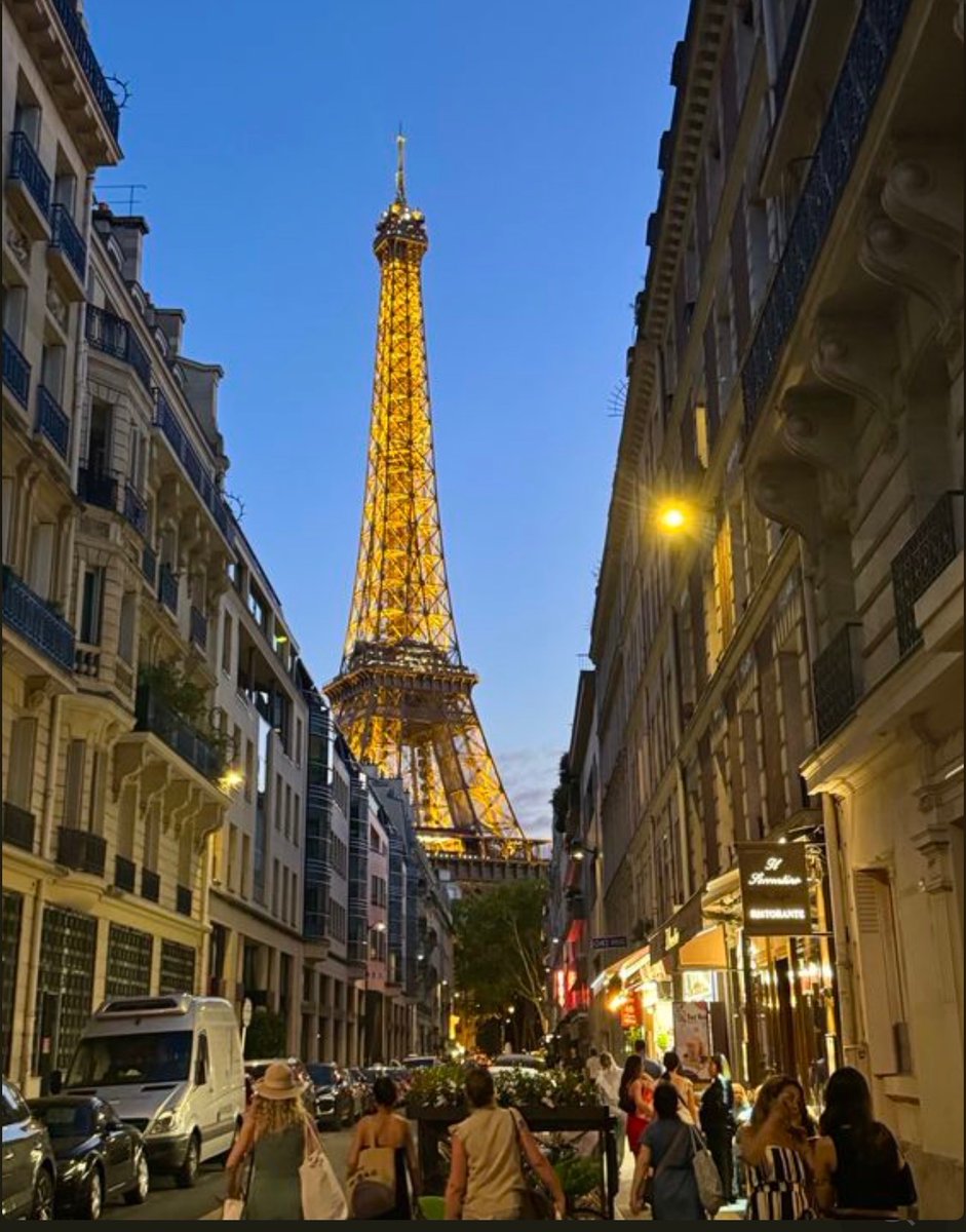 W0rld2026's tweet photo. Paris, France 🇫🇷               Rome, Italy 🇮🇹 https://t.co/dFUR7sueEh