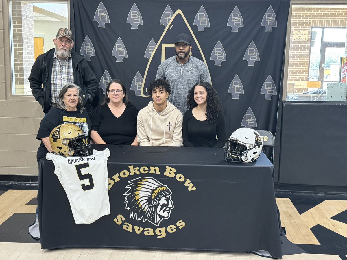 BBSavageFB's tweet photo. We want to congratulate the Following Broken Bow Football players on signing today to further their education and playing careers. They will represent Broken Bow well at the next level!

Jackson Porter - Butler 
AJ Brannon - Doane
Isaiah Fields - Central Oklahoma https://t.co/2r16noPAIz