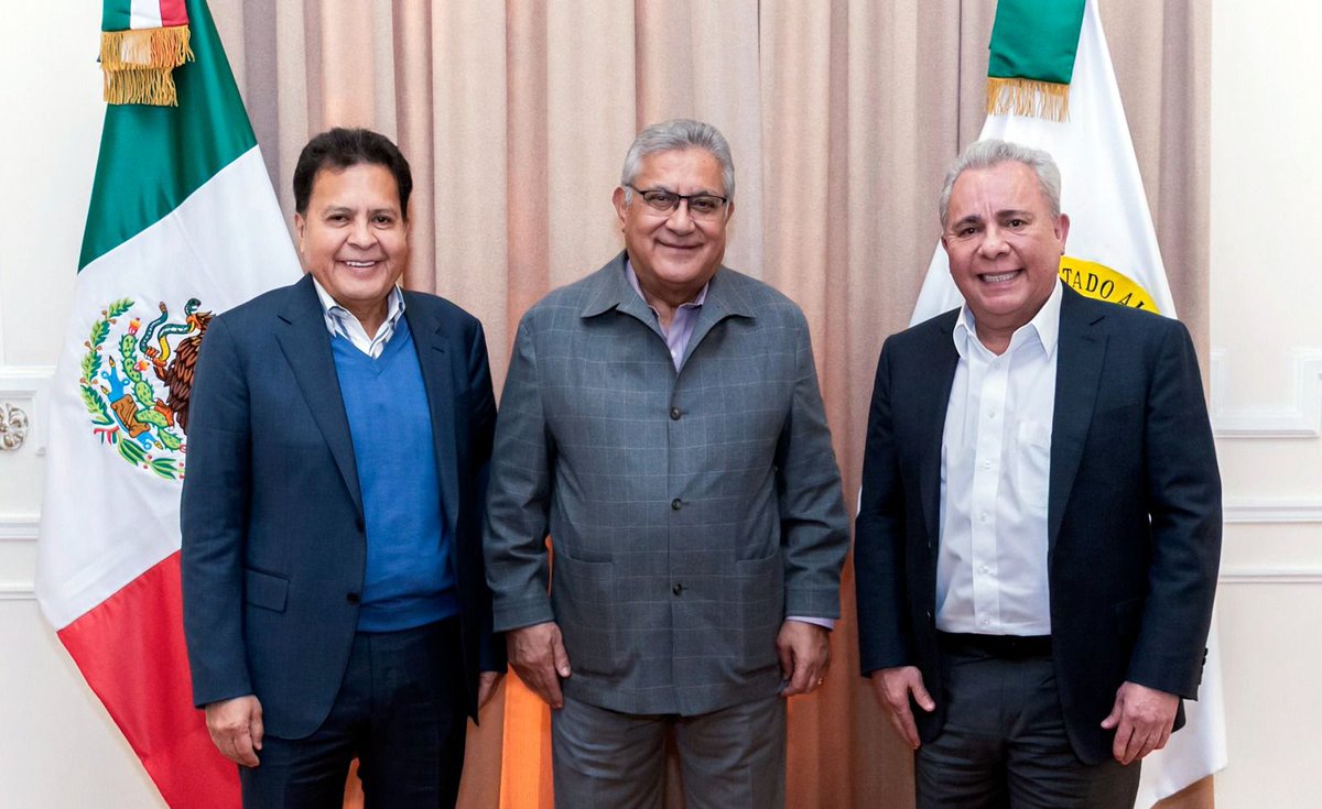 El Mtro. Alfonso Cepeda Salas, Srio. Gral. del #SNTE, se reunió con <a href="/GarciaAyalaM/">Marco García Ayala</a>, Pdte. de la <a href="/FSTSEmx/">FSTSE</a>, y el Ing. Ricardo Aldana, dirigente del Sindicato de Trabajadores Petroleros de la República Mexicana, rumbo al Foro de Sindicatos de Trabajadores del Estado Mexicano 🇲🇽