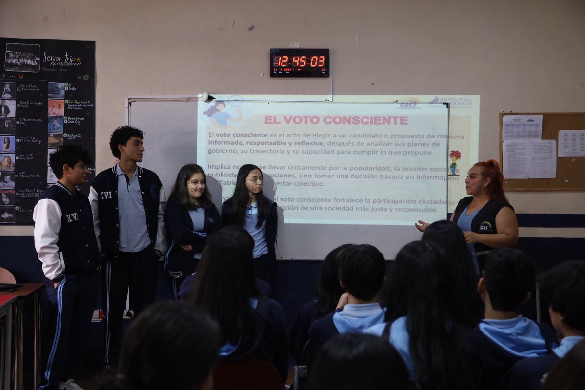 #CNEInforma 🟡🔵🔴

En coordinación con el <a href="/IDDemocracia/">Instituto de la Democracia</a> capacitamos a estudiantes de la Unidad Educativa Particular Cordillera referente al ejercicio del voto consciente como pilar fundamental de la democracia.