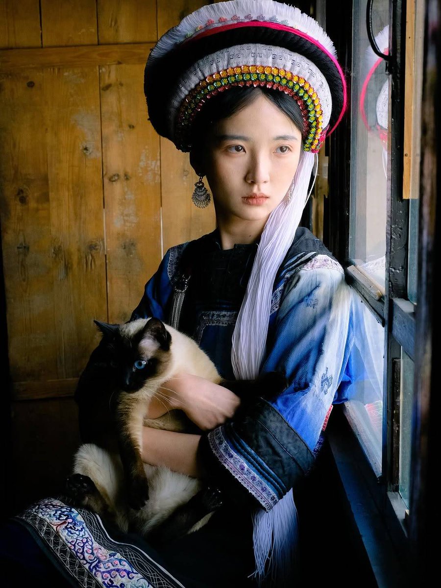 Bai ethnic clothing of China