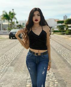 Bad Bunny es ahora el PRIMER ARTISTA LATINOAMERICANO en superar los 100 MILLONES de oyentes mensuales en Spotify.  —

<a href="/keniaos/">NINI</a> 
también está cerca, solo le falta 92,293,693 para lograrlo, felicidades Kenia 🔥