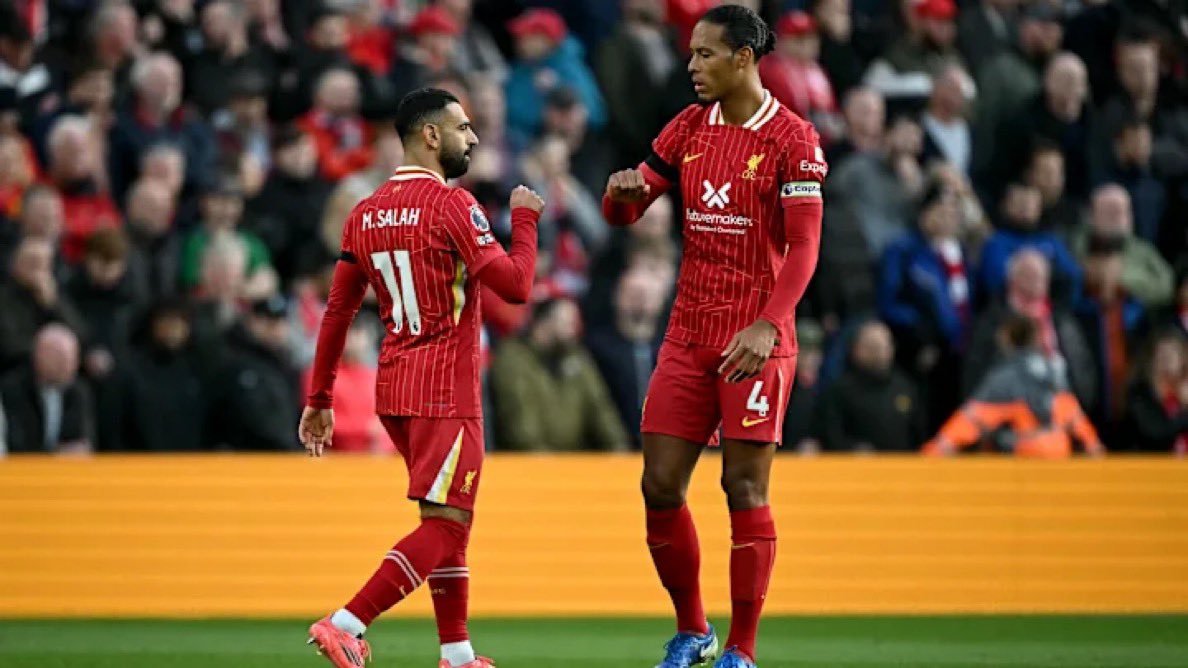 BanterBallHQ's tweet photo. @LFC 🚨 Standout stars as Liverpool topple Sunderland:
Virgil van Dijk – 1️⃣ goal, 14 defensive actions, 14 clearances
Mohamed Salah – 1️⃣ assist, 1 big chance, 4 shots
Ibrahima Konaté – 9 defensive actions, 2 interceptions, 4 clearances
#LFC #MatchStats https://t.co/tcoGj3RdTh