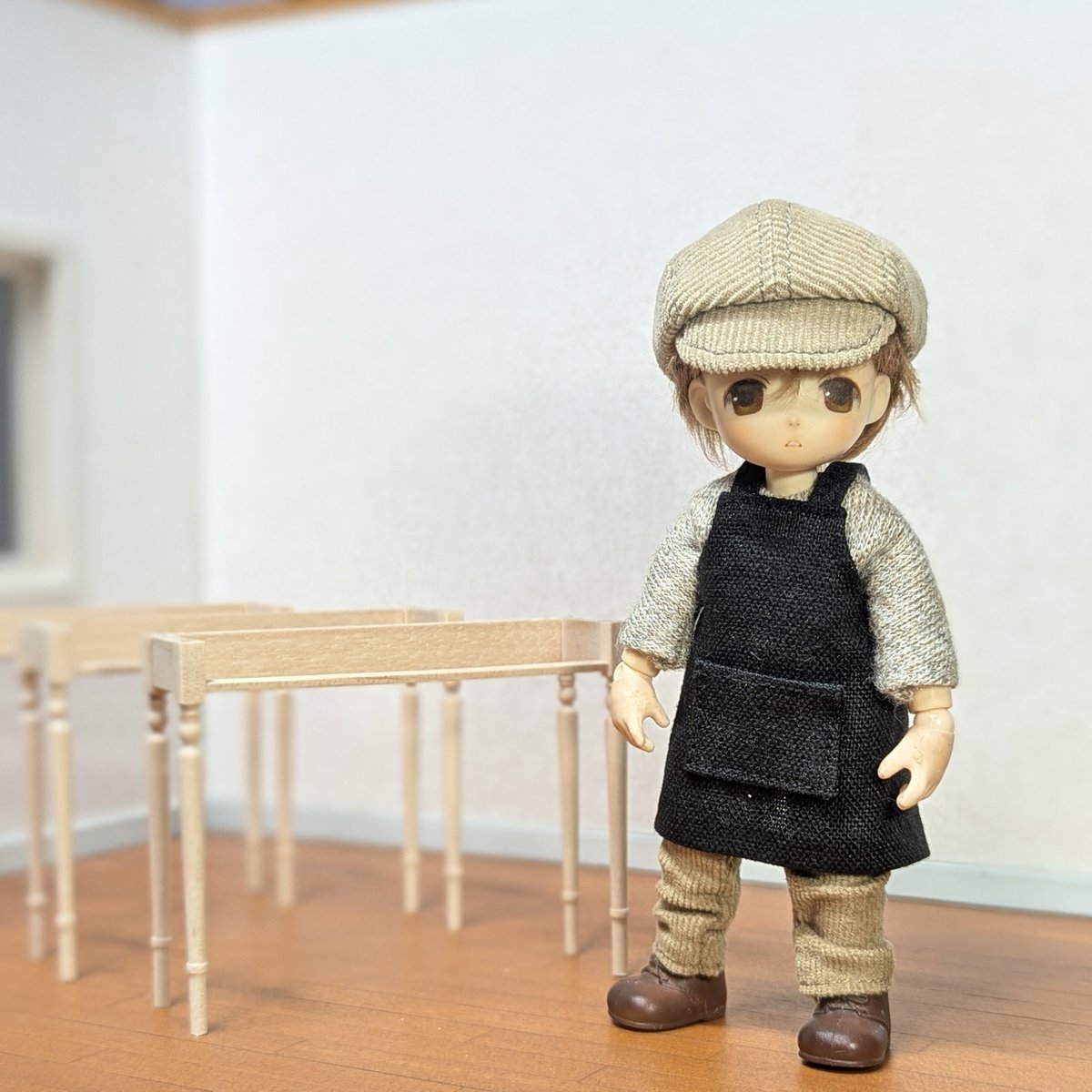 LOCCOさん<a href="/LOCCO_hats/">帽子屋LOCCO</a>のエプロンを付けました😊
私が実際に作品を作る時も、帽子以外はこんな感じです。
エプロンはずっと欲しかったのですごく嬉しい！
本当にありがとうございました✨