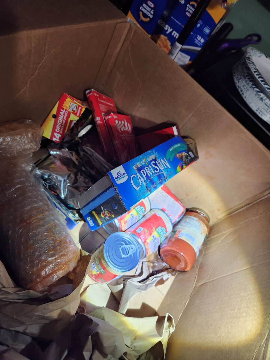 cuzdaisy's tweet photo. I waited 6 days for my @amazon subscription due to bad weather and that is fine. I didn't expect for it to looked like the @UPS drop kicked it about 15 times though. https://t.co/LxxcthFCIF