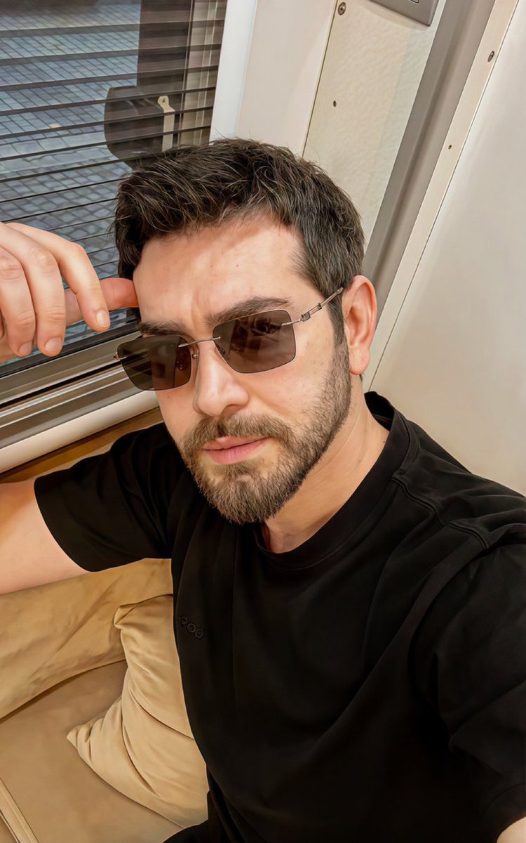 #BarışBaktaş Işığın ve enerjin bize her zaman ilham veriyor seninle birlikte büyüyen ve her geçen gün artan BBFC her yıl olduğu gibi bu doğum gününde de seninle yeni yaşın ailen ve sevdiklerinle birlikte sağlık mutluluk ve huzurla dolu olsun işığın🤍!