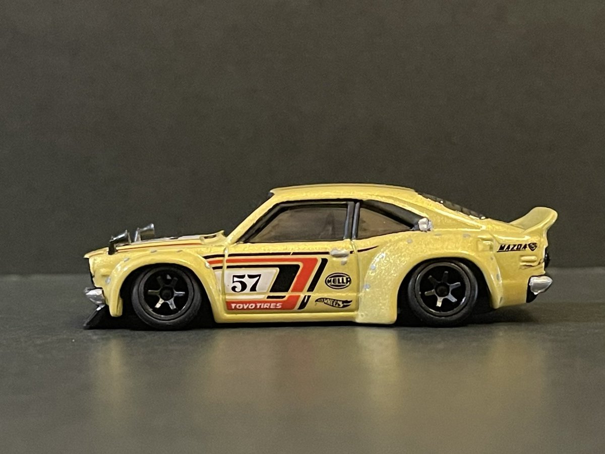 HEDENASH's tweet photo. マツダRX-3(ホットウィール)
色足し、ホイール交換(ジャンクから)、ローダウン〜ネガキャンセッティング、フェンダーミラー追加など。
#hotwheels
#164custom https://t.co/yeiXpS0zAv