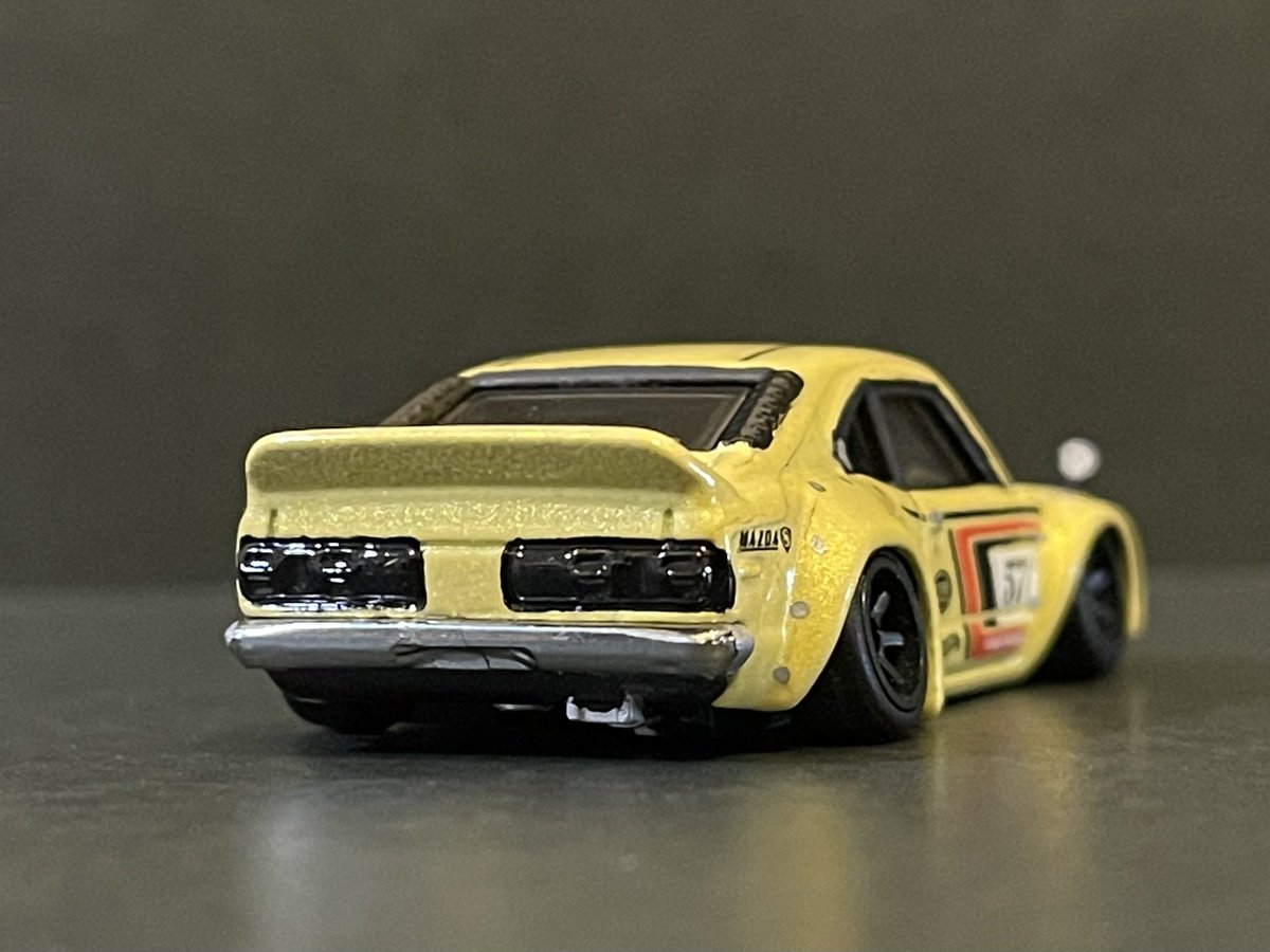 HEDENASH's tweet photo. マツダRX-3(ホットウィール)
色足し、ホイール交換(ジャンクから)、ローダウン〜ネガキャンセッティング、フェンダーミラー追加など。
#hotwheels
#164custom https://t.co/yeiXpS0zAv