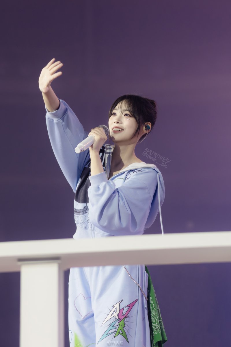 qwer__pic's tweet photo. 251003 QWER 1ST WORLD TOUR <ROCKATION>

#QWER #QWER #이시연 #시연 #SIYEON #시요밍 #しよみん #QWER콘서트 #QWER_콘서트 #1_2_QWER #ROCKATION
@siyo_min https://t.co/Svp0NBmGfH