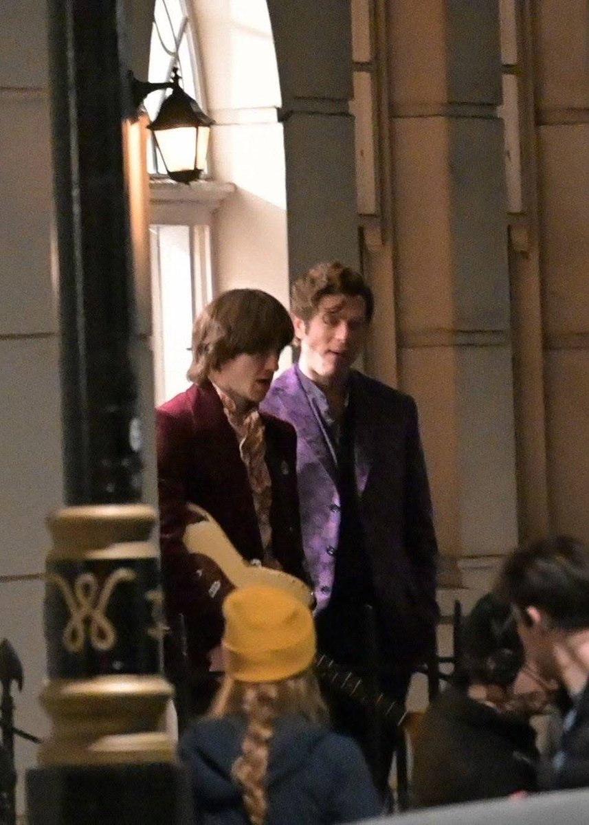 SayuriChekov's tweet photo. I'm living on the crumbs we get from Joseph Quinn on The Beatles set https://t.co/5K6anES6ZC