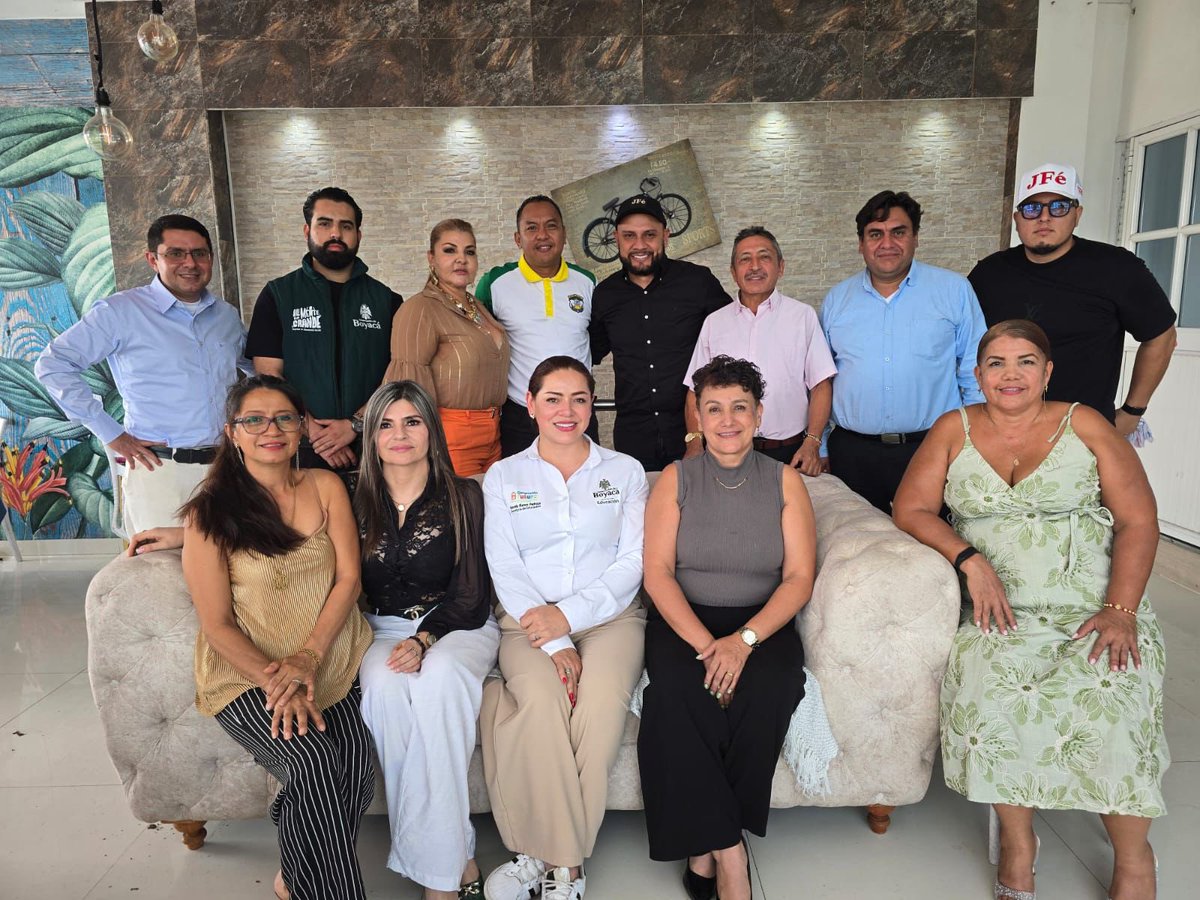 Así fue la productiva visita de la <a href="/SecEducacionBoy/">Secretaría de Educación de Boyacá</a> a Puerto Boyacá. 

Acompañamiento a inducción de universitarios, vista al PAE, reunión con docentes y directivos docentes, fueron algunas actividades realizadas por Marcela Blanco. 

Info: acortar.link/QcUCG3