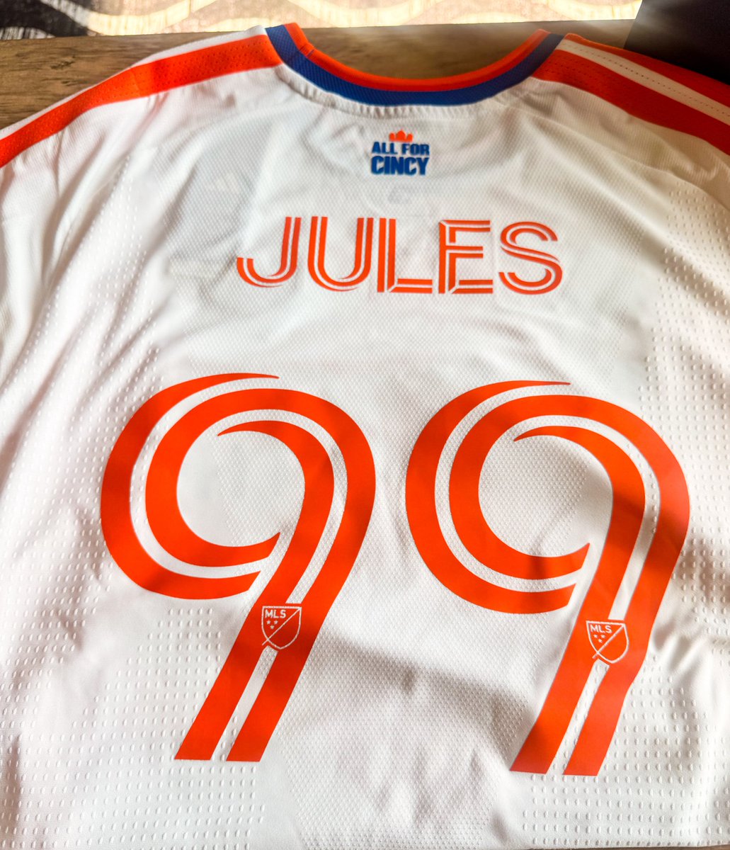 notsocooljules's tweet photo. Thank you @fccincinnati for sending me the new Seven Hills kit! 🔥🔥🔥🔥

Can’t wait to wear it to some matches this season!!! ⚽️💙🧡 https://t.co/5sXZ8SP7AF